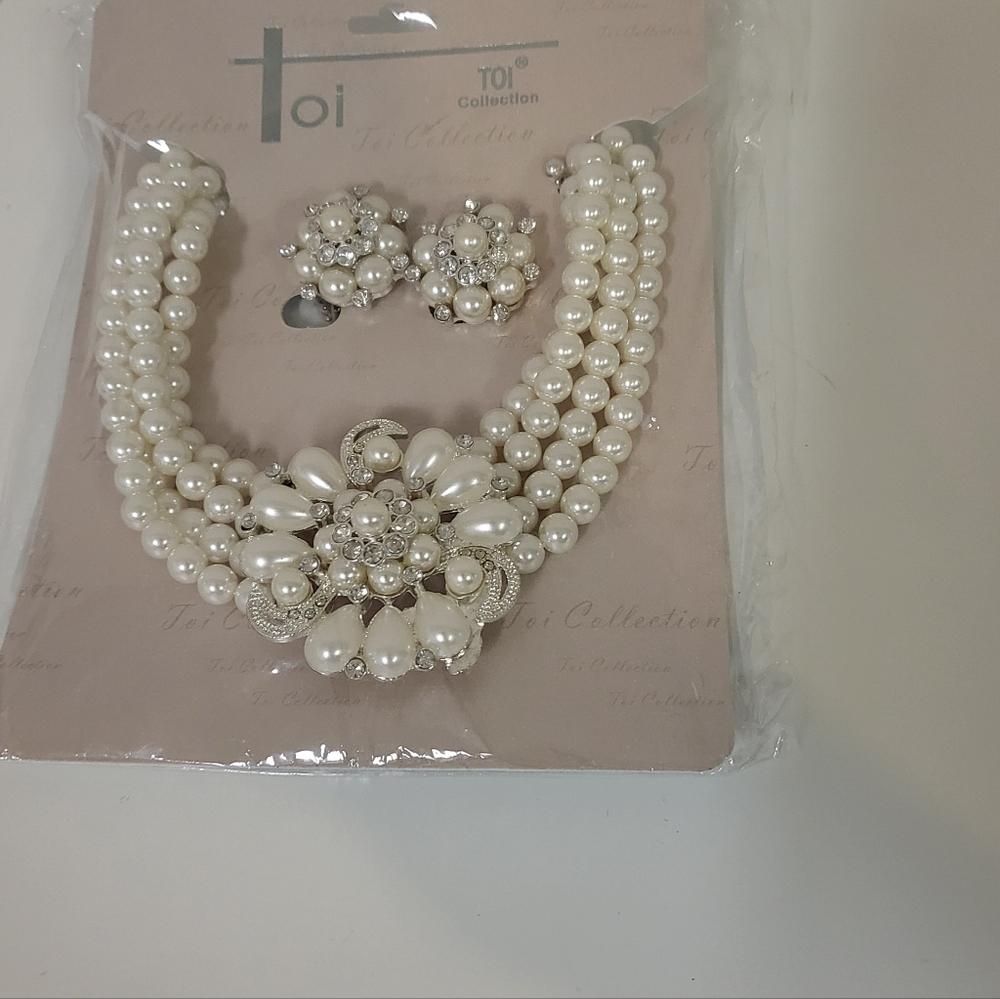 Toi Collection Faux White Pearl Necklace Set With Clip On Earrings